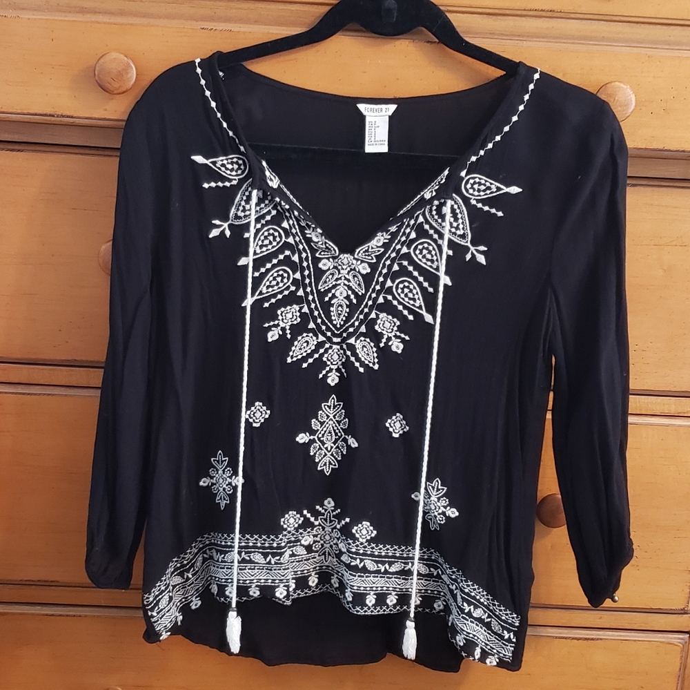 Forever 21 Black & White Embroidered Peasant Top